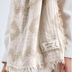 Aritzia diamond mosaic blanket scarf
